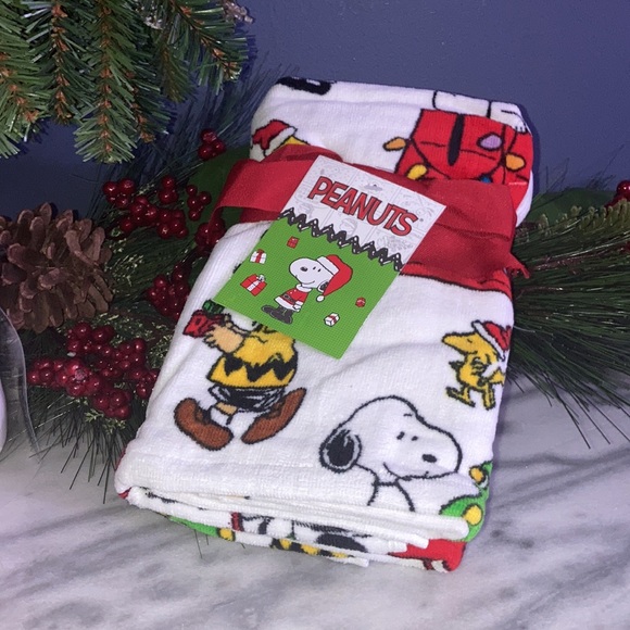 Snoopy peanuts Christmas towels - Picture 3 of 4